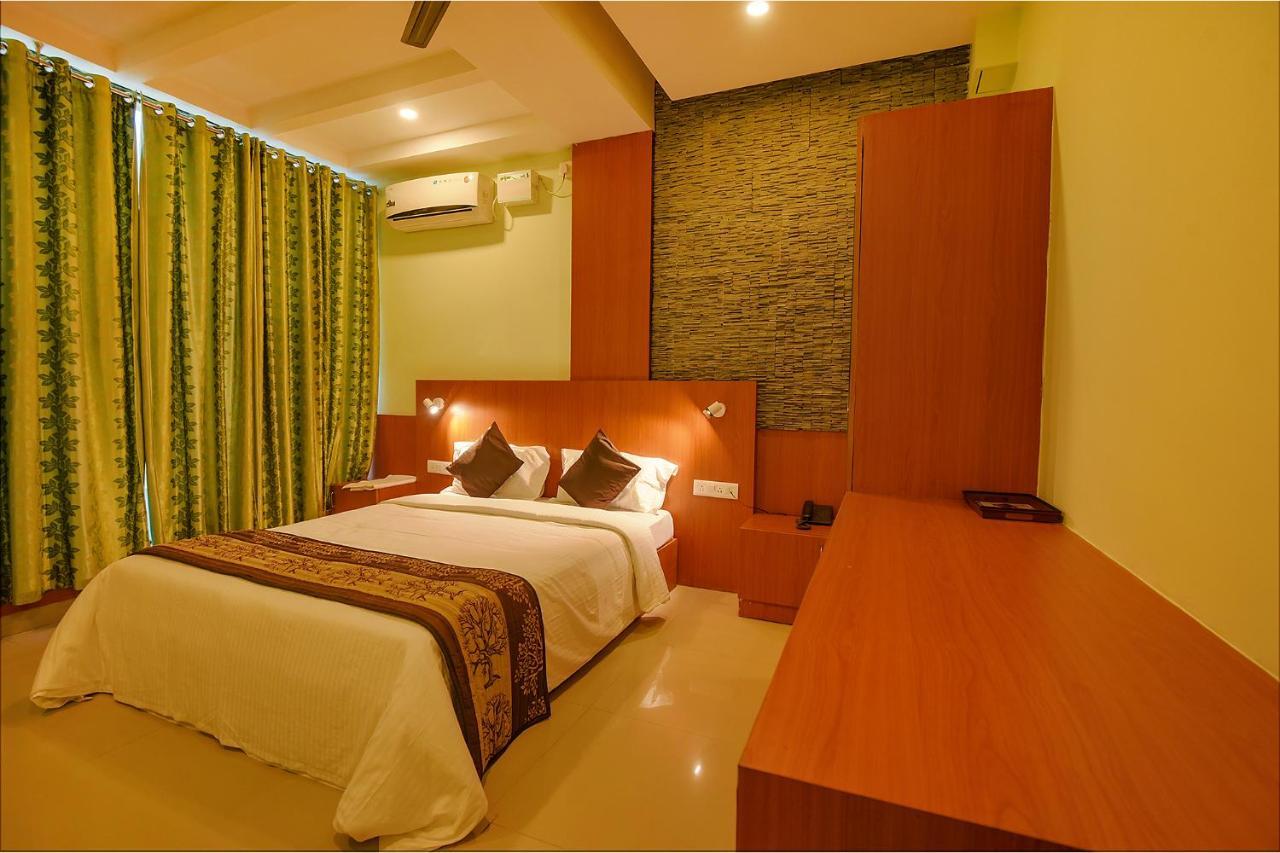 Fabhotel The Btm Palace - Btm Layout Nr Gopalan Innovation Mall Бангалор Екстериор снимка