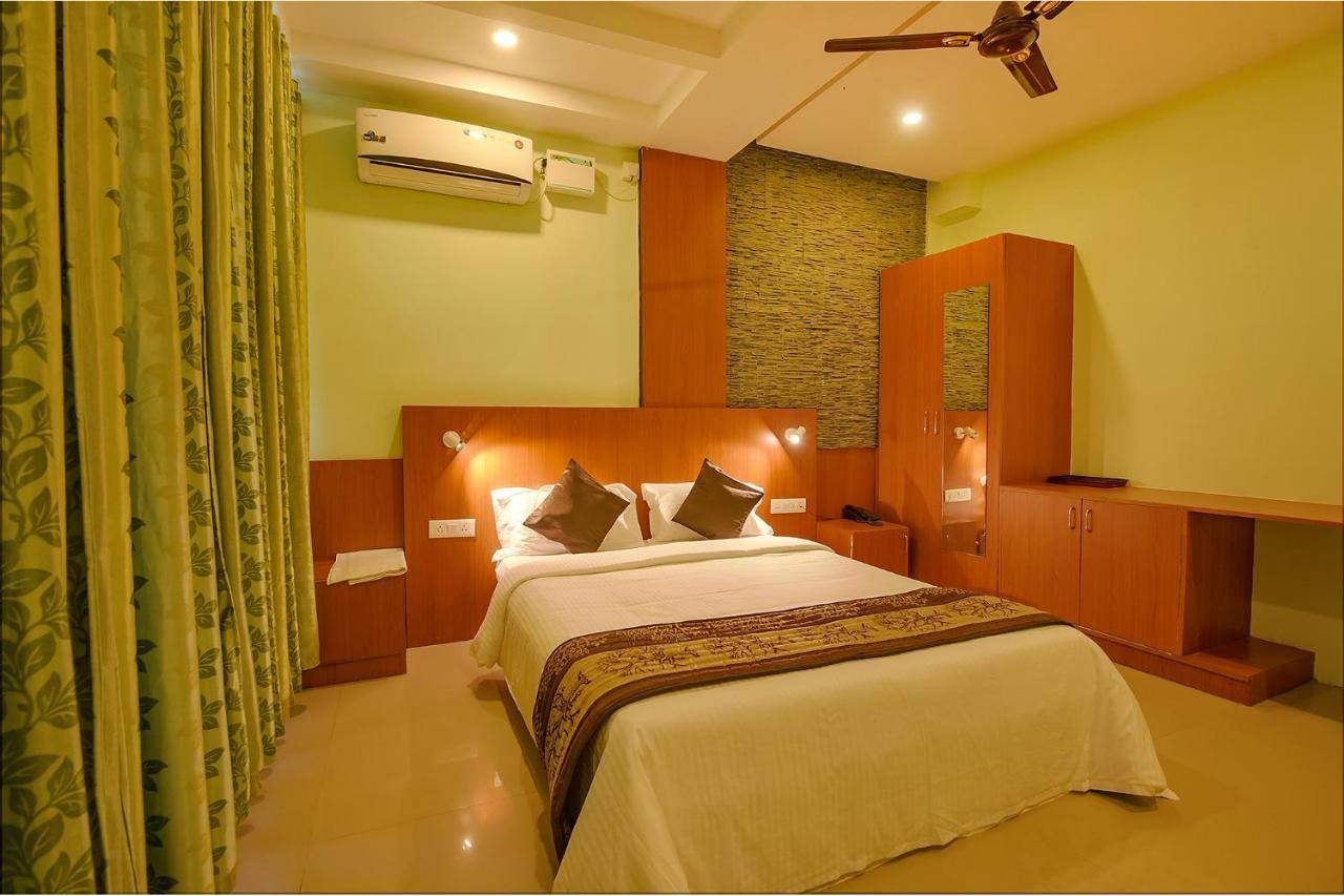 Fabhotel The Btm Palace - Btm Layout Nr Gopalan Innovation Mall Бангалор Екстериор снимка