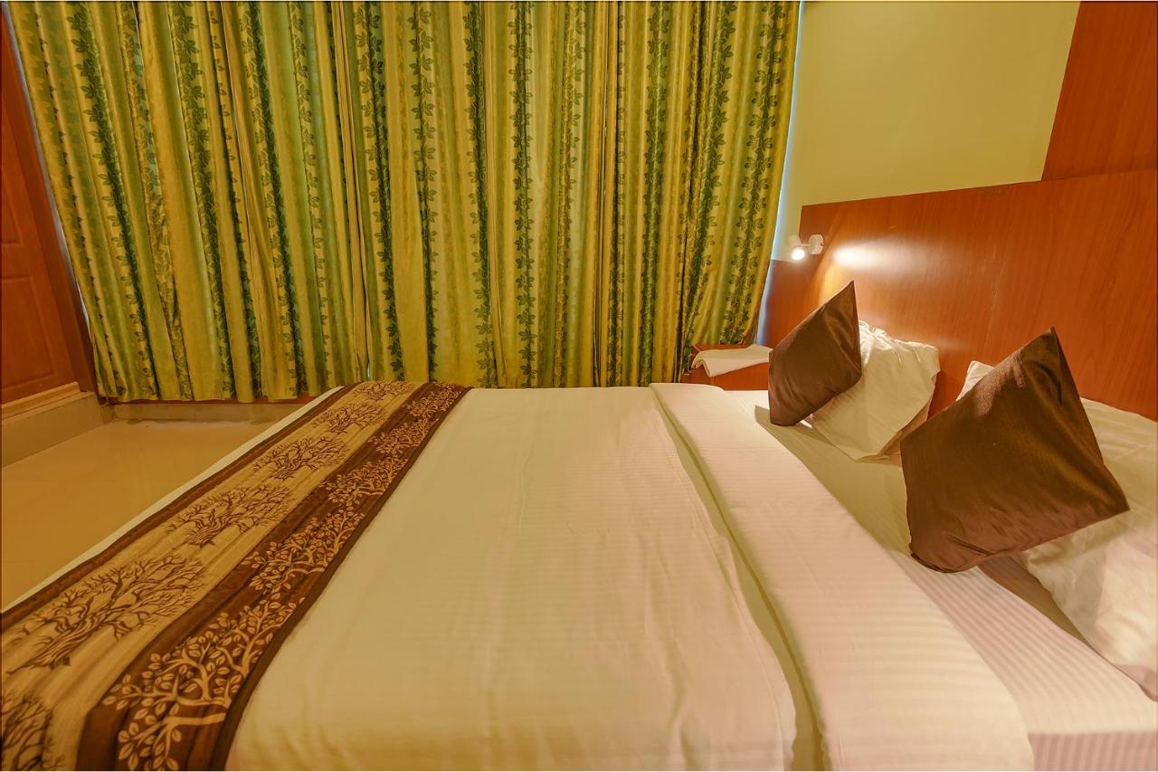 Fabhotel The Btm Palace - Btm Layout Nr Gopalan Innovation Mall Бангалор Екстериор снимка